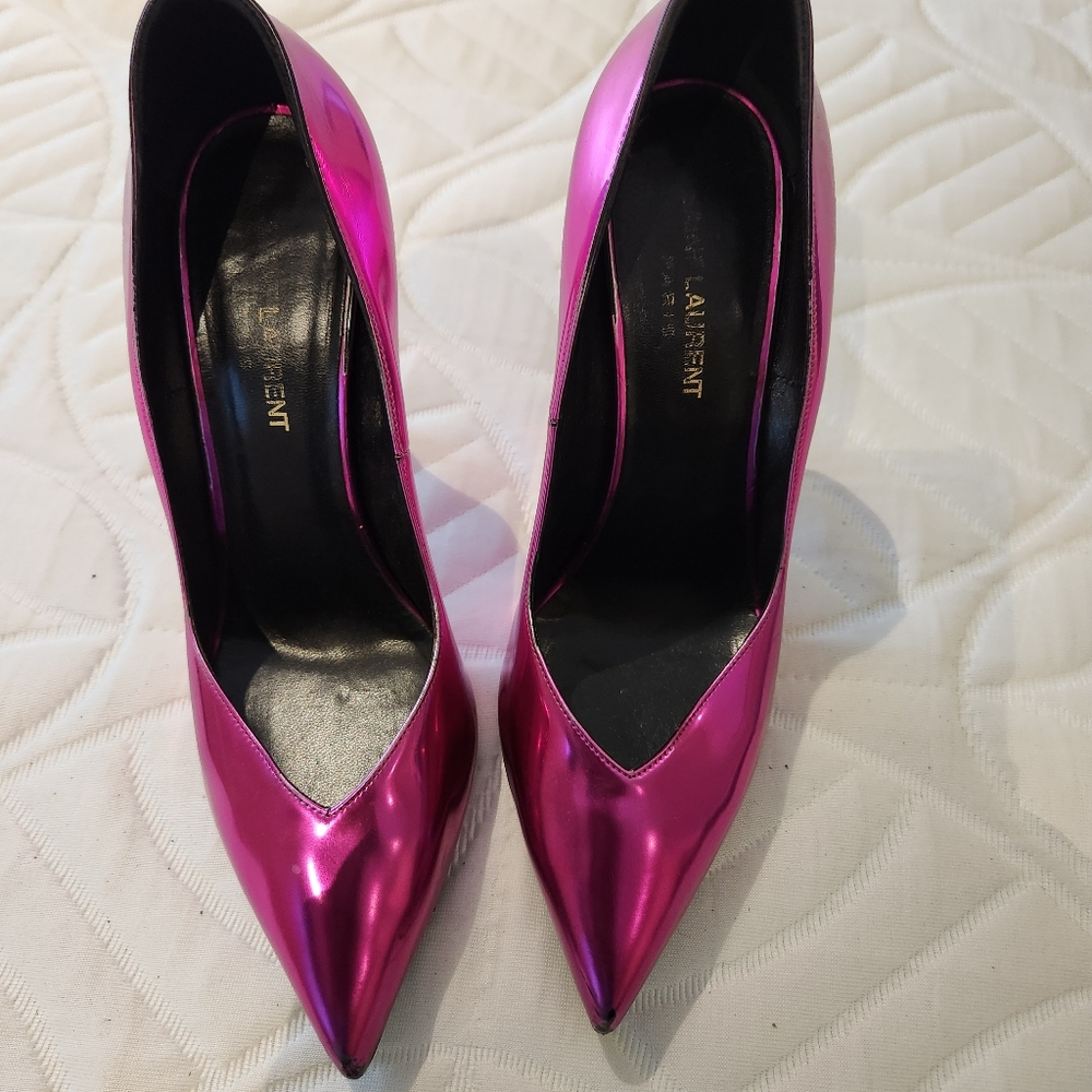 Saint Laurent patent pump